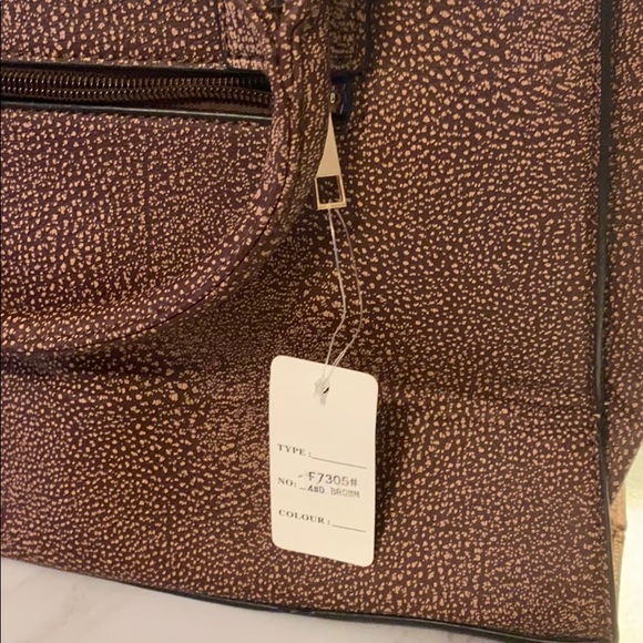 ☘️5/$15 Pebble designed hand bag w/strap NWT - Picture 4 of 6